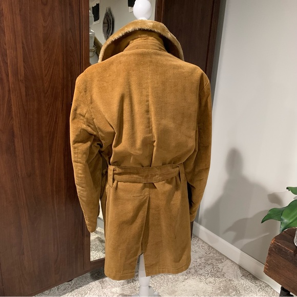 Size (L) 42.  Beautiful Camel Color Lake Forest Coat - Great Condition - Picture 3 of 10